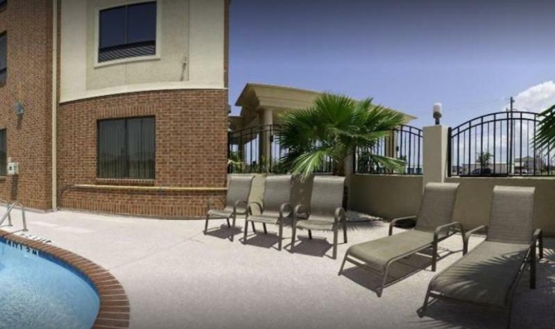 Holiday Inn Express & Suites La Porte, An Ihg Hotel Exterior photo